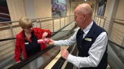 Es ist Valentinstag – und Marktinhaber Udo zeigt am Tag der Liebe, dass er ein großes Herz hat: mit Schoko-Geschenken fürs Team und kleinen Gesten für die Kundschaft.