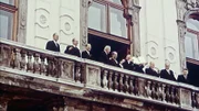 Mit dem Staatsvertrag erhält Österreich endgültig seine Freiheit.
