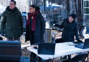Jess LaCroix (Julian McMahon); Sheryll Barnes (Roxy Sternberg); Hana Gibson (Keisha Castle-Hughes)