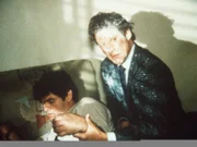 Endlich hat Lee (Bruce Boxleitner, r.) den Attentäter Kurt Magnuson (Mike Muscat, l.) überwältigt ...