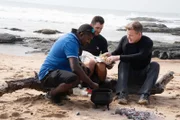 Gordon Ramsay (R.) with guests.