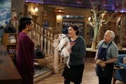(v.l.n.r.) Randi (Kyla Pratt); Kat (Mayim Bialik); Phil (Leslie Jordan)