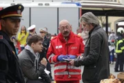 "Soko Donau", "Unter Verdacht." Aus dem oberösterreichischen Enns sollen Carl und sein neuer Kollege Simon Steininger den des Mordes an seiner Freundin verdächtigen Viktor Mayringer nach Wien bringen.