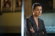 Erin (Bridget Moynahan) versucht, die Abschiebung der bekannten Aktivistin Garza zu verhindern, die offenbar illegal im Land ist. Hat sie davon tatsächlich absolut nichts gewusst?