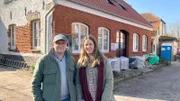 Architekt Kai Nilson plant für die Textil-Designerin Linda Detering den Umbau eines Wohnhauses zu einer funktionalen Weberei in Dornum. Die ratternden Webstühle sollen die Attraktion des Ortes werden.
