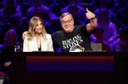 Rateteam-Kapitän Elton (r.) und die Moderatorin, Influencerin und Unternehmerin Cathy Hummels (l.) bilden ein Rateteam.