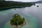 Bayrische Inselgeschichten – Eibsee Der Eibsee mit seinen Inseln