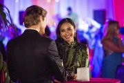 Angus MacGyver (Lucas Till, l.); Desi Nguyen (Levy Tran, r.)