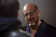 Fred Melamed (D.C Parlov).