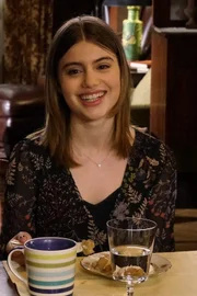 Recht und Gesetz stehen beim traditionellen Sonntagsessen bei der Polizeifamilie Reagan auf der Tagesordnung. Wird Teenager Nicky (Sami Gayle) auch einmal in die Fußstapfen ihres Polizisten-Großvaters oder ihrer Anwaltsmutter stapfen?