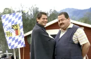 Korbinian Hofer (Joseph Hannesschläger, re.) hört sich im Beisein seines Kollegen Christian Lind (Tom Mikulla) eine Strafpredigt von einem Naturschützer an.