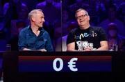 Rateteam-Kapitän Elton (r.) mit dem Komiker Johann König (l.).