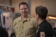 Judd Ryder (Jim Parrack, l.); Owen Strand (Rob Lowe, r.)