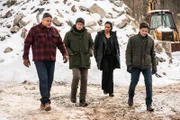(v.l.n.r.) Chief Curotte (Brandon Oakes); Jess LaCroix (Julian McMahon); Sheryll Barnes (Roxy Sternberg); Mike Fitts (Chris Tardio)