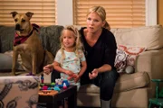 Jesse Rollins (Charlotte & Vivian Cabell, l.) und Detective Amanda Rollins (Kelli Giddish)