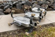 Mit seinen drei verformbaren Rückenelementen und sechs Speichenrädern schaufelt sich der DLR-Rover „Scout“ mühelos durch Sand, über Kies oder Steilhänge hinab.