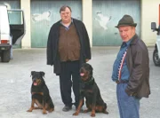Ewige Widersacher: Achim (Dieter Pfaff, li.) und sein Schwager, der "Ochsenwirt" (Michael Hanemann).