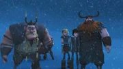 Astrid (Mi.), Hicks (2.v.re.) und die anderen Wikinger geraten in einen gefährlichen Schneesturm.