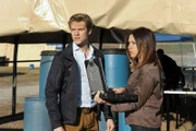 (v.l.n.r.) Angus MacGyver (Lucas Till); Allie (Ashley Tisdale)