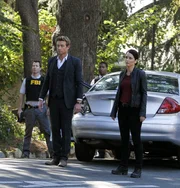 Haben sie Red John gefunden? Jane (Simon Baker, 2.v.l.) und Teresa (Robin Tunney, r.) ...