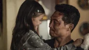 Sind glück, dass sie wieder vereint sind: Chin (Daniel Dae Kim, r.) und Sara (Londyn Silzer, l.) ...