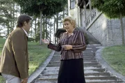 Die Wittwe des verstorbenen Holdenrieth (Madeleine Vester) ahnt nicht, dass sie mit ihrer Aussage für Cop Christian Lind (Tom Mikulla) eine große Hilfe ist.