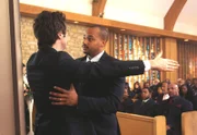 J.D.s Vorstellung: Turk (Donald Faison, r.) nimmt Abschied von J.D. (Zach Braff, l.) ...