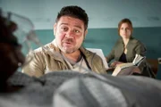 Nachdem die im Koma liegende Sky erneut vor einem Mordanschlag gerettet werden konnte, wurde sie zu ihrer Sicherheit in ein Gefängniskrankenhaus überführt, wo sie von Semirs Bruder Kemal und Jenny bewacht wird.