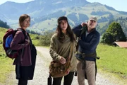 Liane (Kathrin Anna Stahl, l.) und Jan (Christoph M. Ohrt) wissen Katjas (Simone Thomalla, M.) Hilfe zu schätzen.