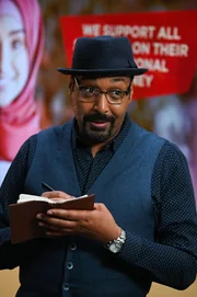 Alec Mercer (Jesse L. Martin)