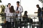 Dr. Shaun Murphy (Freddie Highmore, l.), Dr. Claire Browne (Antonia Thomas), Dr. Jared Kalu (Chuku Modu)