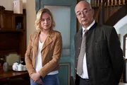 Polizeidirektor Achtziger (Alexander Duda) und Kommissarin Winter (Vanessa Eckart) ermitteln zum ersten Mal gemeinsam in einem Mordfall. Polizeidirektor Achtziger (Alexander Duda) und Kommissarin Winter (Vanessa Eckart) ermitteln zum ersten Mal gemeinsam in einem Mordfall.
