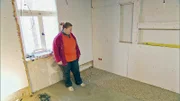 Nach der letzten gescheiterten Beziehung wohnt Michael wieder bei seiner Mutter Ursula (Bild). Das soll sich jetzt ändern, für nur 45.000 Euro kauft er ein Einfamilienhaus.