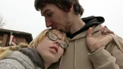 Maik und Jasmin sind erleichtert, dass nach dem Verlust ihres ungeborenen Kindes im letzten Jahr, nun ihre Tochter Liv gesund zur Welt gekommen ist. Doch für die junge Familie ist trotzdem unklar, wie es in Zukunft für sie weitergehen wird.