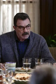 Frank Reagan (Tom Selleck) hat es nicht immer leicht - weder als NYPD-Chef, noch als Familienvater beim traditionellen Sonntagsessen ...