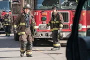 Christopher Hermann (David Eigenberg, l.), Otis (Yuri Sardarov)  Die Verwendung des sendungsbezogenen Materials ist nur mit dem Hinweis und Verlinkung auf TVNOW gestattet.