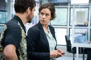 ARD Degeto BARCELONA-KRIMI: BLUTIGER BETON, am Donnerstag (28.05.20) um 20:15 Uhr und um 00:35 Uhr  im ERSTEN. Xavi (Clemens Schick) und Fina (Anne Schäfer) geraten in persönliche Konflikte.