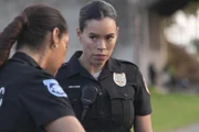 Tommy Vega (Gina Torres, l.); Nancy Gillian (Brianna Baker, r.)