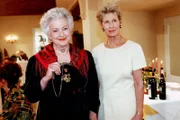 (v.li.): Marianne Schönauer (Therese Schlierbach), Lotte Ledl (Anna Kofler).
