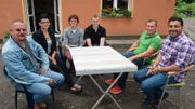 Foto, v.li.n.re.: Marco, Ann-Kathrin, Sabine, Kevin und die Trödelexperten Otto Schulte und Sükrü Pehlivan