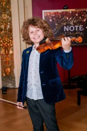 Nikoloz Menabde – Violine.