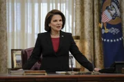 Präsidentin Mackenzie (Tovah Feldshuh)