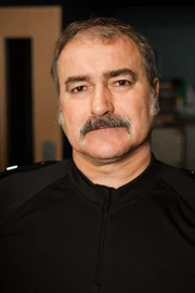 Ohne ihn läuft in der Polizeidienststelle nichts: Sergeant Billy McCabe (Lewis Howden)