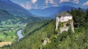 Drau bei Dellach mit Schloss Stein.