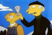 Smithers und Burns wählen die Paarungen für die Bergwanderung aus.