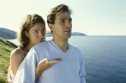 Nach der Trennung von ihrem untreuen Ehemann hat Julia (Julia Bremermann) den Glauben an die Liebe verloren. Da tritt der attraktive David (Erol Sander) in ihr Leben.