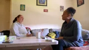 Petra bekommt Besuch von ihrer Freundin Janni (re.)