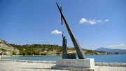 Samos berühmtester Sohn ist der antike Philosoph und Mathematiker Pythagoras. Er wurde um 570 vor Christus auf der Insel geboren und erhielt auf der Hafenmole von Pythagorio sein Denkmal – in Form eines Dreiecks.