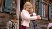 Die Kinder der Familie Schmuck tanzen zur Hausmusik von Georg Schmuck und Katharina Brandtner.
