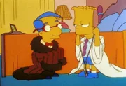 Milhouse (li.) und Bart (re.) spielen für die anderen Kinder Theater.